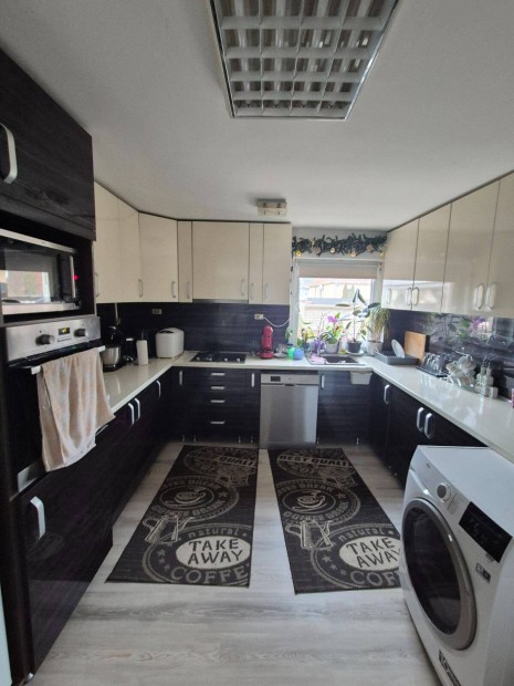 Borb�ny�n 2 h�z egy telken elad�