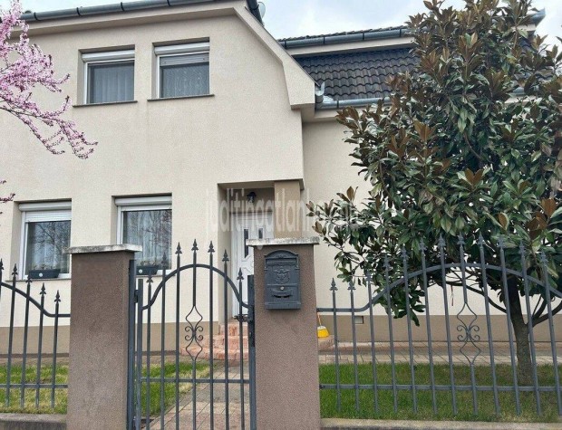 Borb�ny�n �jszer� �llapot� T�gla �p�t�s� Szintes Csal�di H�z Elad�