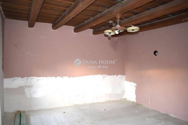 Borg�tai elad� 77 nm-es h�z #4828494