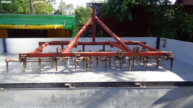 Borona fogas egge f�ggesztett h�rom level� 2,7 m�ter