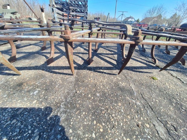 Borona tagok elad�k