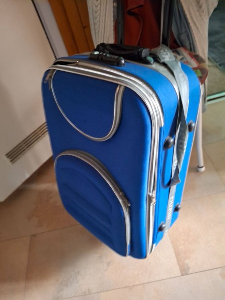 Bőrönd gurulo huzhato szep allapotu olcson