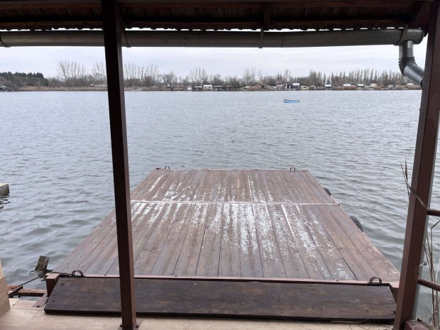 Borosgy�n 3-as tavon horg�szhely elad�