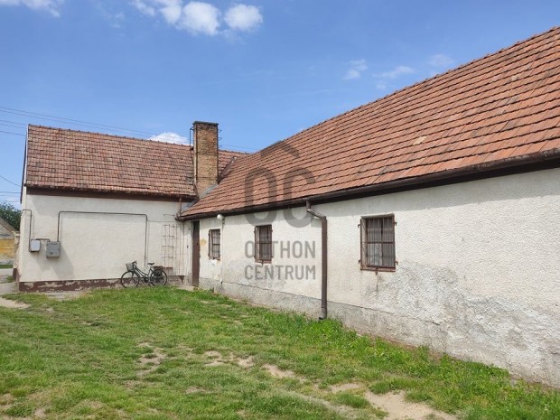 Borsz�rcs�k�n 178 nm-es �zlethelyis�g, telephely elad�.