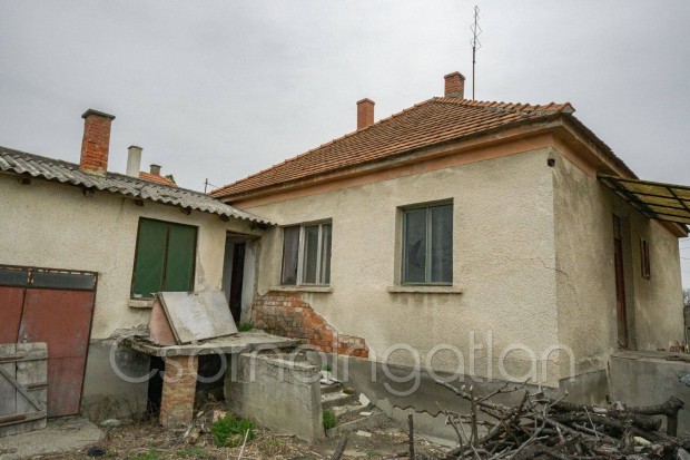 B�s�rk�ny - magas alapos 2 + 1 f�lszob�s csal�di h�z elad�