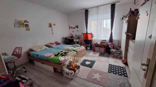 B�s�rk�nyi elad� 100 nm-es h�z