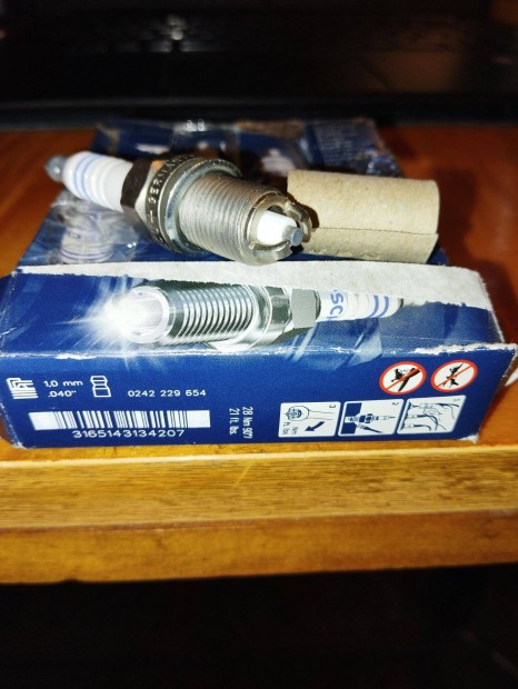 Bosch 0 242 229 654 Gyjtgyertya