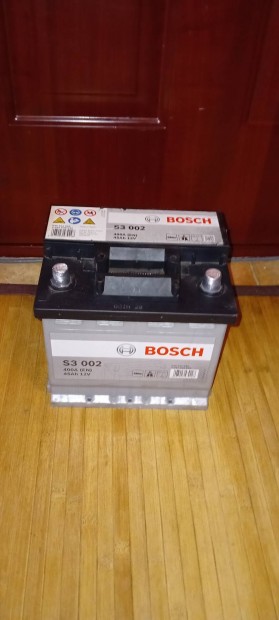 Bosch 12V 45Ah 400A Akkumultor