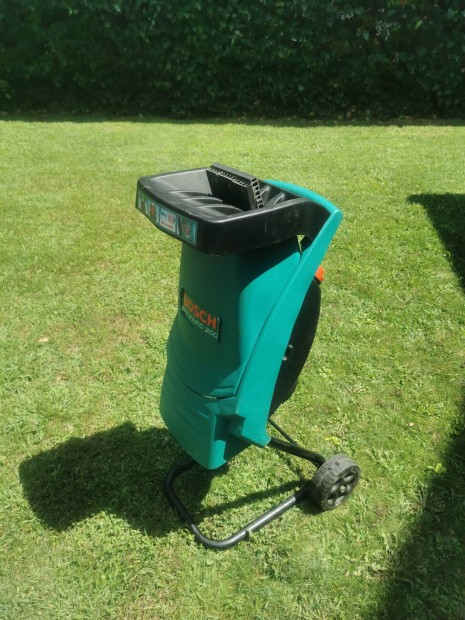 Bosch 2000W kerti munkákhoz