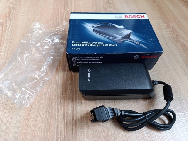 Bosch Classic töltő 36v 4A - Új