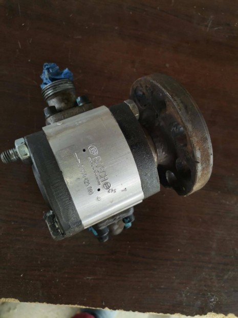 Bosch Olajszivatty�, fogasker�k szivatty� elad�. Cser�lhet�