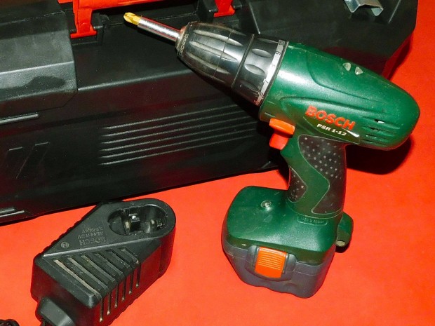 Bosch PSR112 akkus fúró-csavarozó, csavarbehajtó, töltővel, táskával
