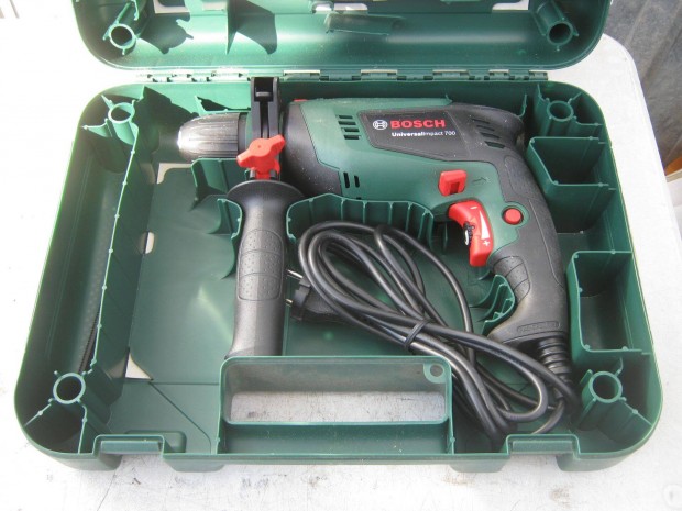 Bosch Universal Impact 700 ütvefúró