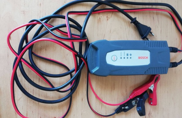 Bosch akkut�lt�