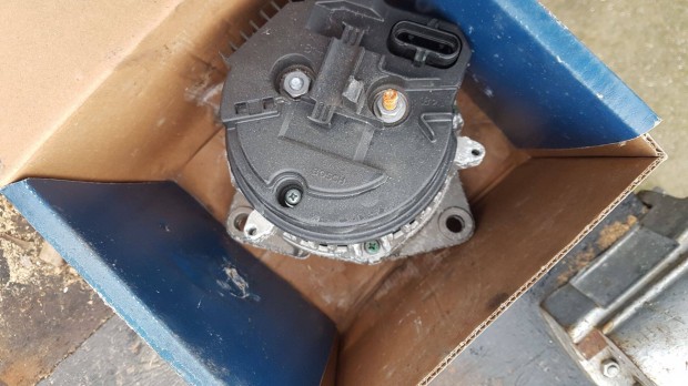 Bosch gener�tor elad�