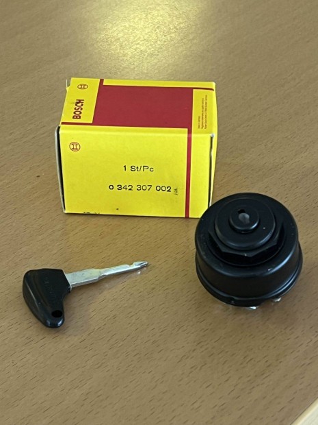 Bosch gyjtskapcsol kulccsal (j)