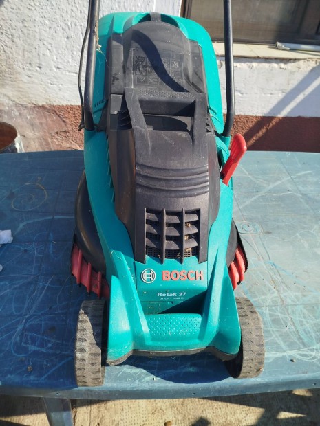 Bosch rotak 37 villanyos fűnyíró