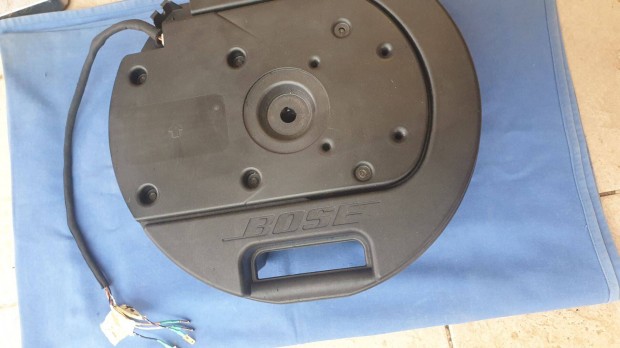 Bose Subwoofer pótkerék vagy mankókerék közepébe mélynyomó mélyláda