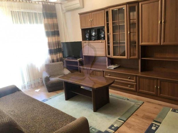 B�sz�rm�nyi �ton lak�s kiad�