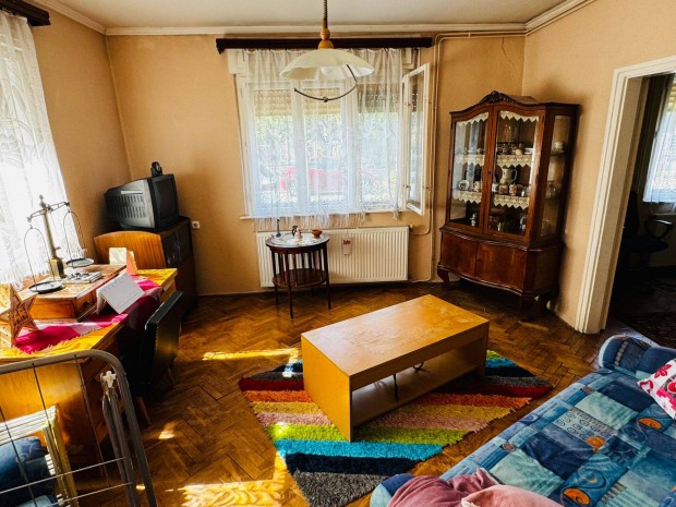 Bp 20. ker�leti csal�di h�z kertv�rosi k�rnyezetben