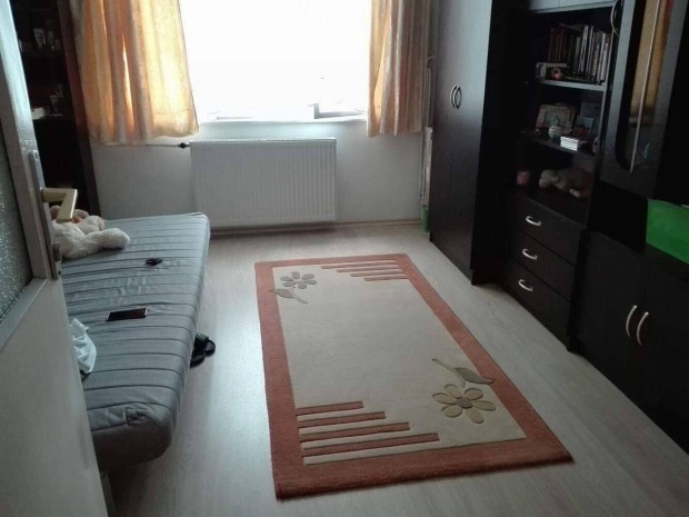 Bp.XIII. Fiasty�k utca elad� garzon