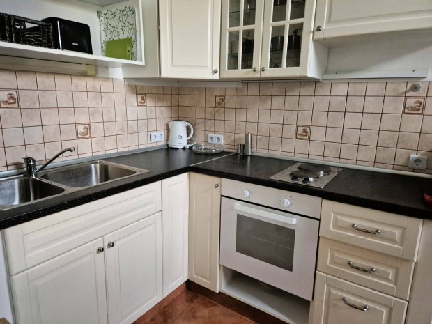 Bp., IV. ker., Per�nyi Zsigmond utca - Elad� t�gla lak�s