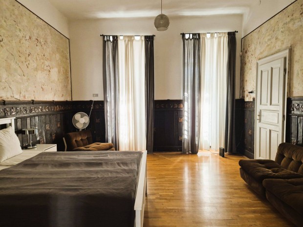 Bp., VII. ker., Kir�ly utca - Elad� t�gla lak�s