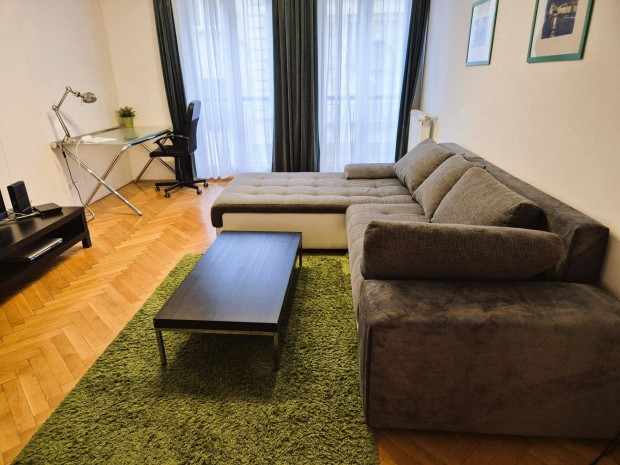 Bp., V. ker., Vad�sz utca 28. - Kiad� t�gla lak�s