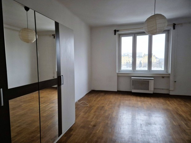 Bp., XIV. ker., Sarkanty� utca 2. - Elad� t�gla lak�s