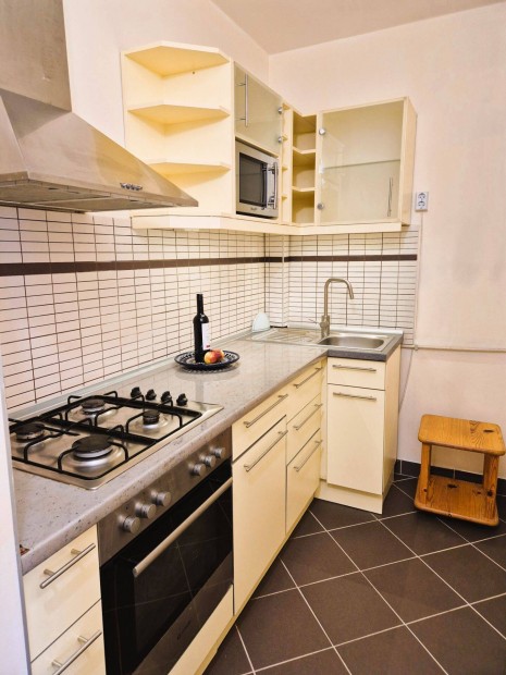 Bp., XIV. ker., Zs�lya utca - Elad� panel lak�s