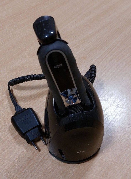 Braun Series 3 370cc-4 Borotva tisztító állomással
