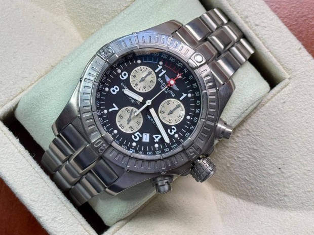 Breitling Avenger Chronograph Titanium 44 Lgsw