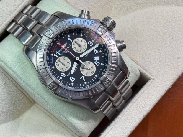 Breitling Avenger Chronograph Titanium 44 Lgsw