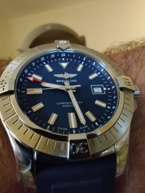 Breitling Avenger GMT 45