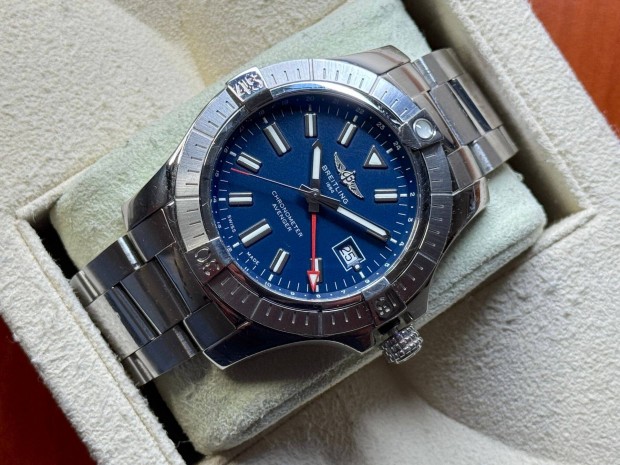 Breitling Avenger GMT 45 Lgsw