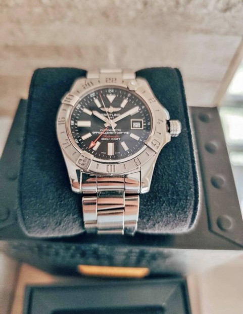 Breitling Avenger GMT