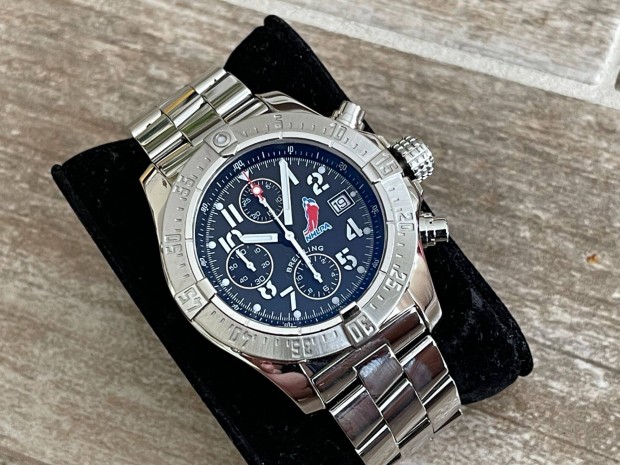 Breitling Avenger Skyland Chronograph Nhlpa Special Edition 45 Lgsw