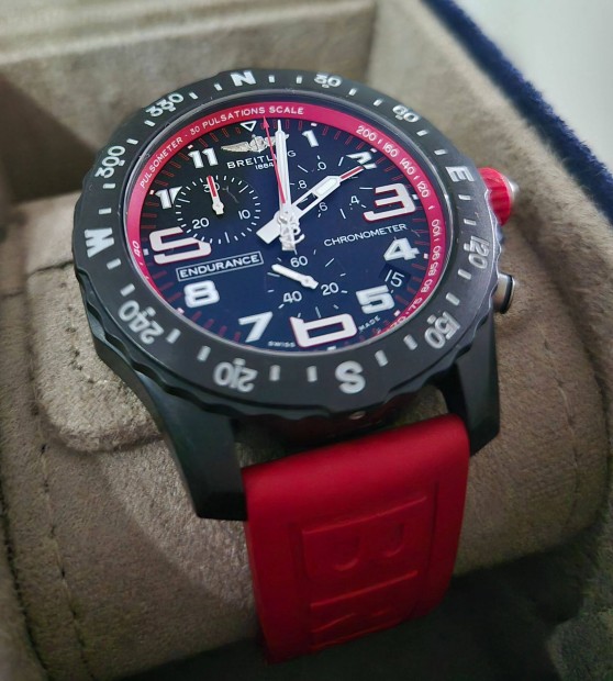 Breitling Endurance Pro 44 dobozában, újszerű, karcmentes, nem hordott