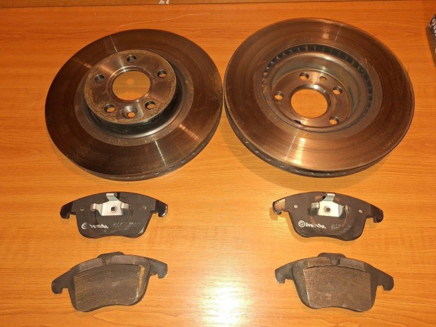 Brembo féktárcsa fékbetéttel együtt. Volvo S60, S80, V60