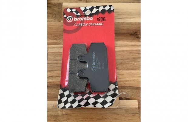 Brembo robogó szén-kerámia fékbetétek - 07006