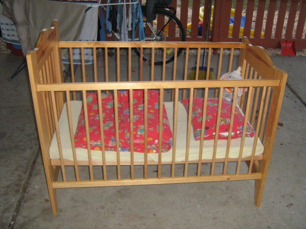 Brendon t�lgyfa �ll�that� b�bi kis�gy Drewex Kinder M�bel