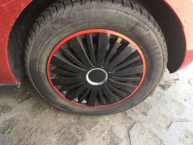 Bridgeston 185/65/15 téli gumi 3 db, 4 db acél felnivel eladó