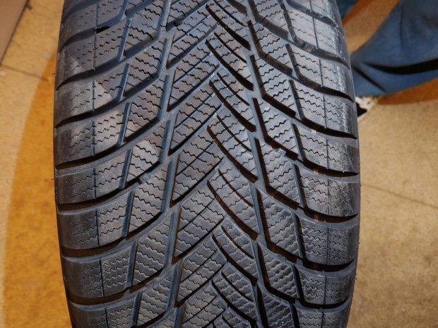 Bridgeston Blizzak 235/55/R18 