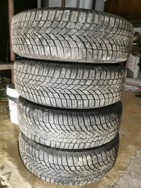 Bridgestone 195/65 R15 ngyvszakos gumi 5x100 VW felnin 