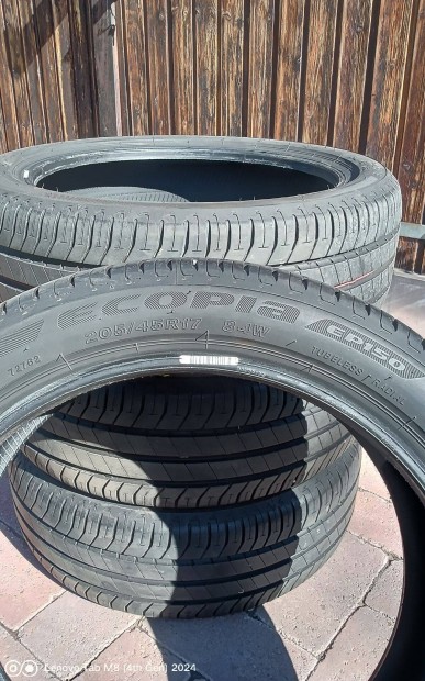 Bridgestone 205/45R17 nyári gumi
