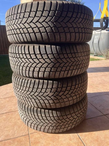 Bridgestone 205/55 R16 tli abroncs