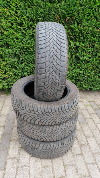 Bridgestone 205/55 R16 téligumi