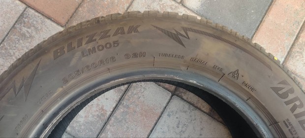 Bridgestone 205/60 R16 téli gumi