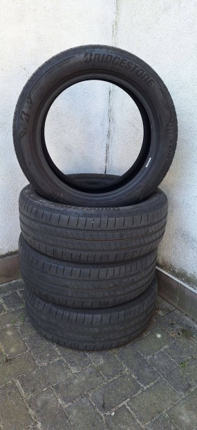 Bridgestone 215/55 R 18 m�ret� ny�ri gumiabroncsroncs