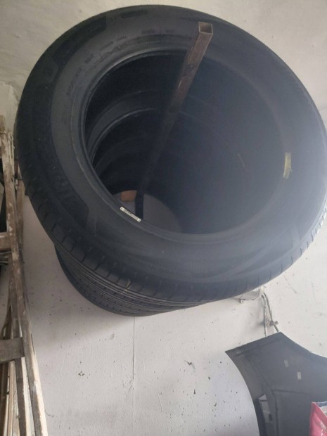 Bridgestone 215/60R17 nyri gumi